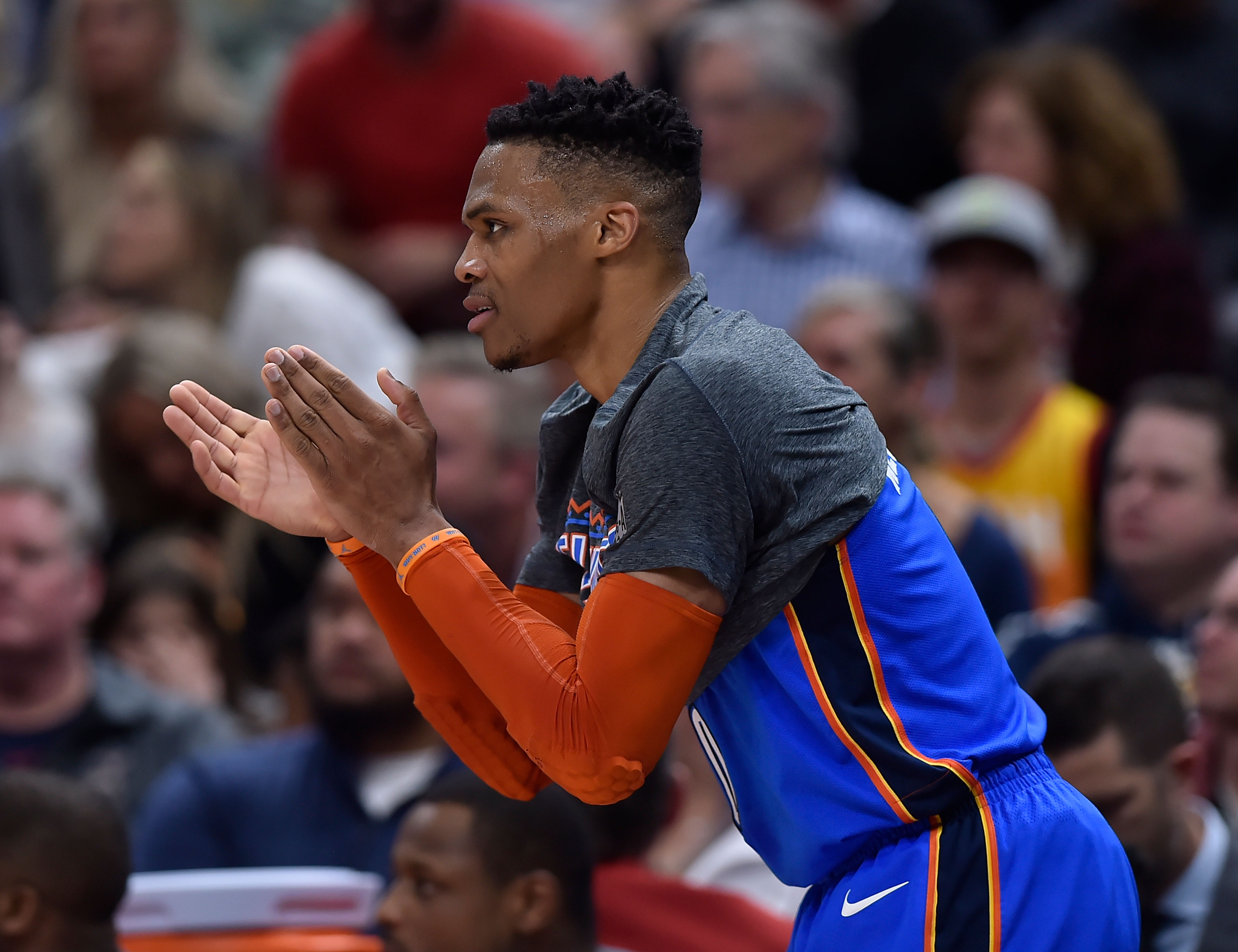 谁就更接近 谁就更接近